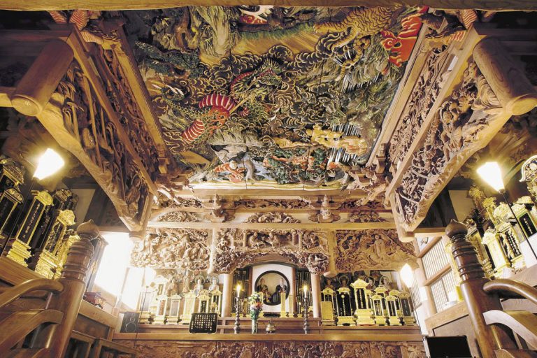 天井いっぱいの石川雲蝶ワールド。 〈西福寺 開山堂〉/新潟