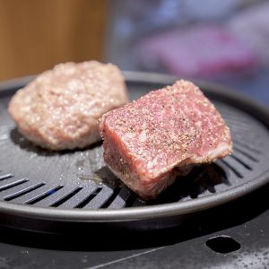 岩谷産業 の大人気グリル やきまる 熟成肉のパイオニア 格之進 が夢のコラボ Report Hanako Tokyo