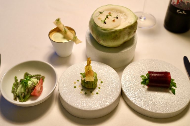 「有機野菜のヴァリエ」。 プレーガトーキョー大手町19