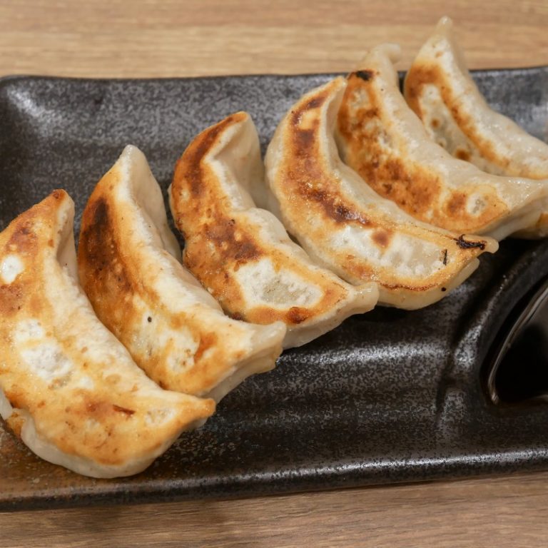 「肉汁焼餃子 6ヶ」460円。
