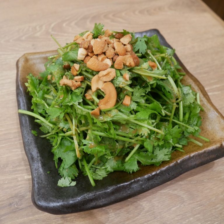 「悪魔的に旨い 香菜サラダ」490円。