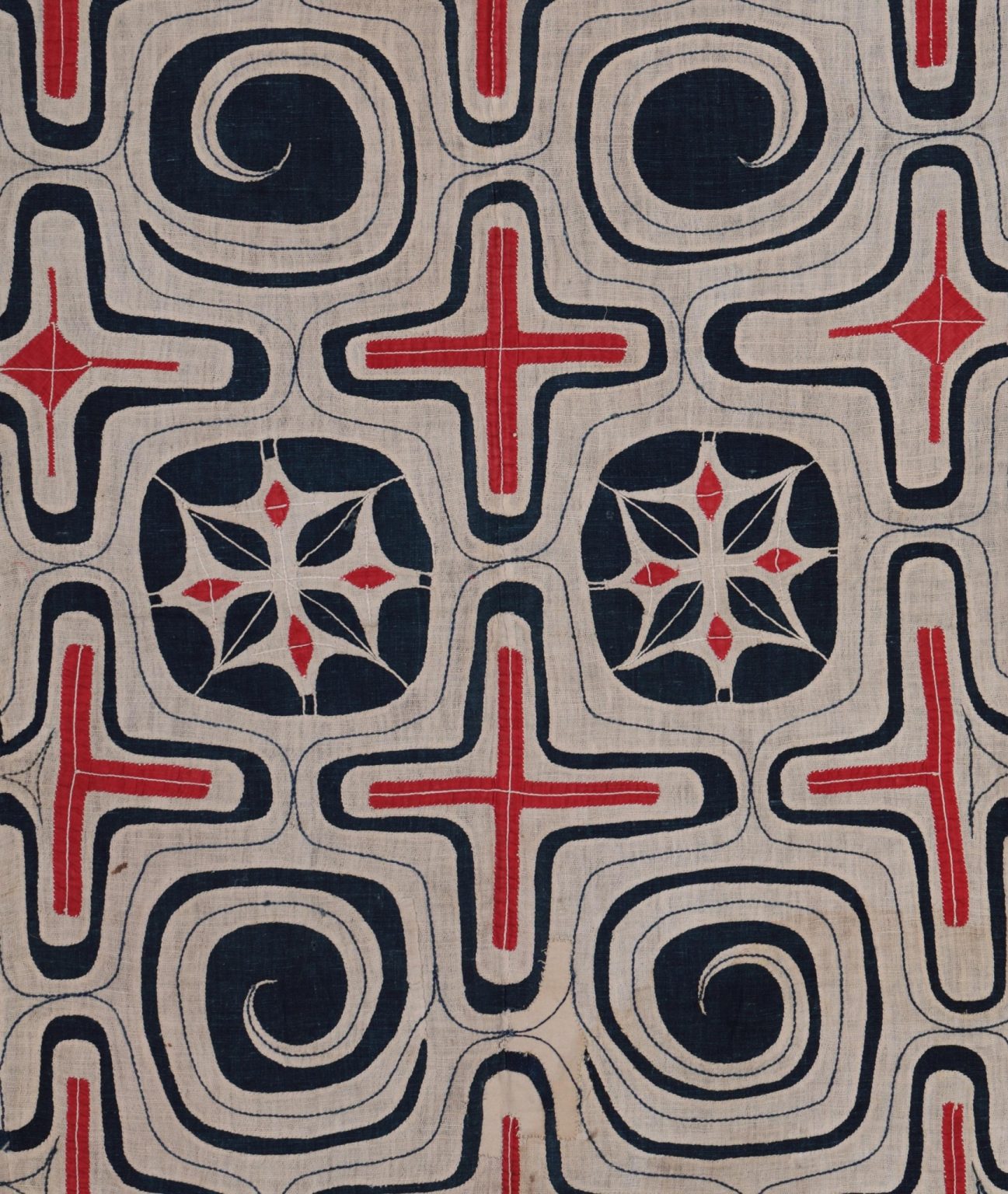木綿切伏刺繍衣裳（部分）北海道アイヌ19世紀日本民藝館蔵