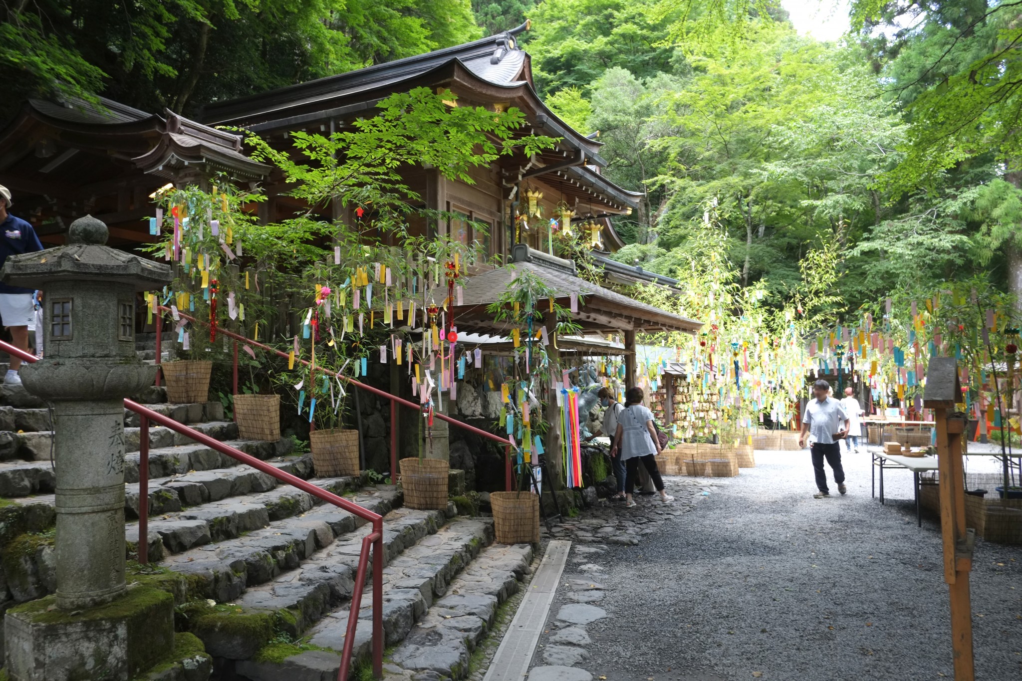 【京都】水の神様を祀る〈貴船神社〉を参拝。清らかな空間に、身も心も癒される。 | Hanako Web