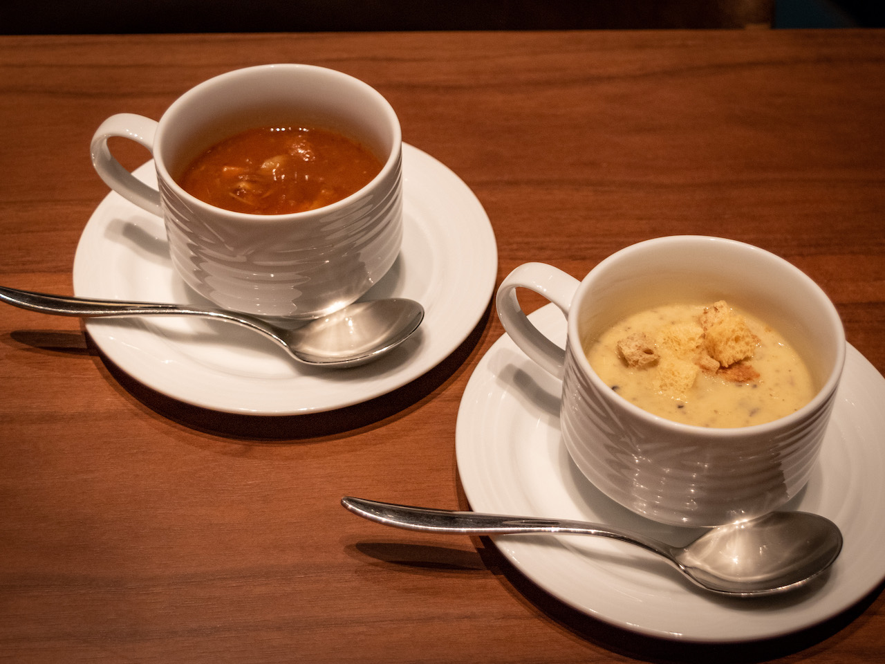 「ビーフシチュー」と「さつま芋ときのこのスープ」。