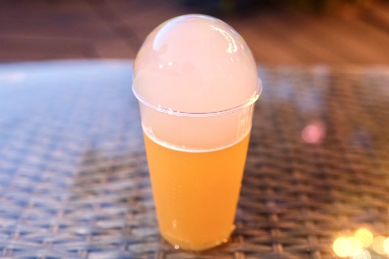 「フレイバーシャボンマンゴービール」700円。 表参道 おもはらの森
