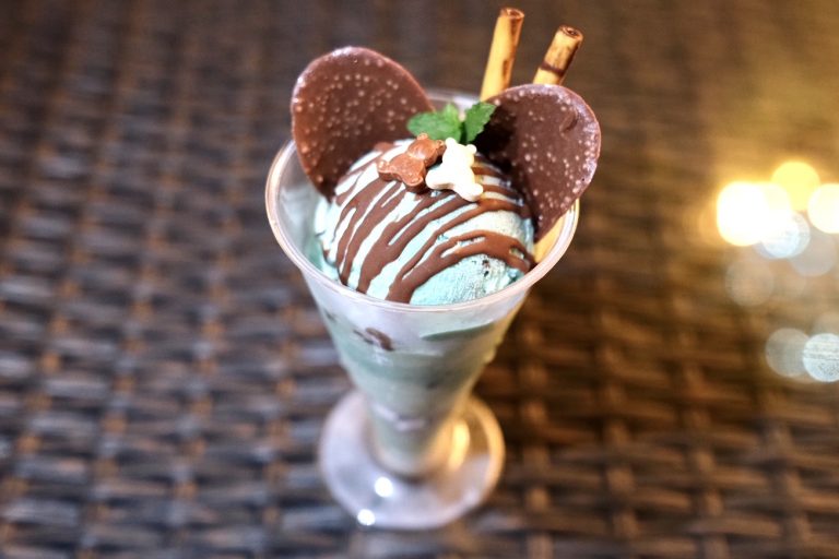 「クマっとチョコミントアイス」800円。 表参道 おもはらの森