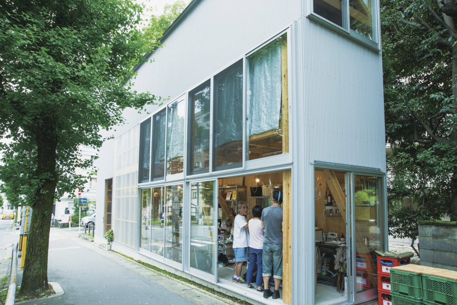 京都を拠点に活躍する木村松本建築設計事務所が手掛けた住居兼店舗。建築好きが見学に訪れることもあるそう。