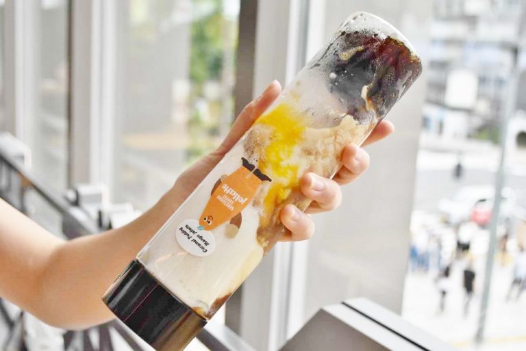 一番下のコーヒーゼリーが真ん中くらいまで下がってきたら振るのがポイント!