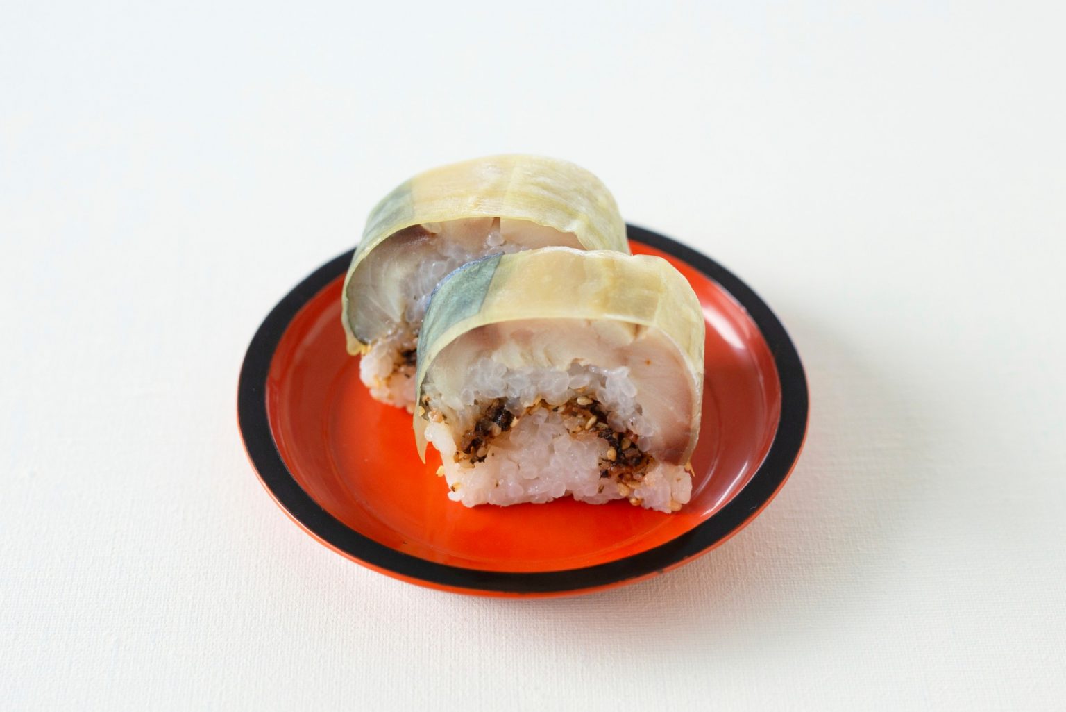 〈食堂おがわ〉の鯖寿司