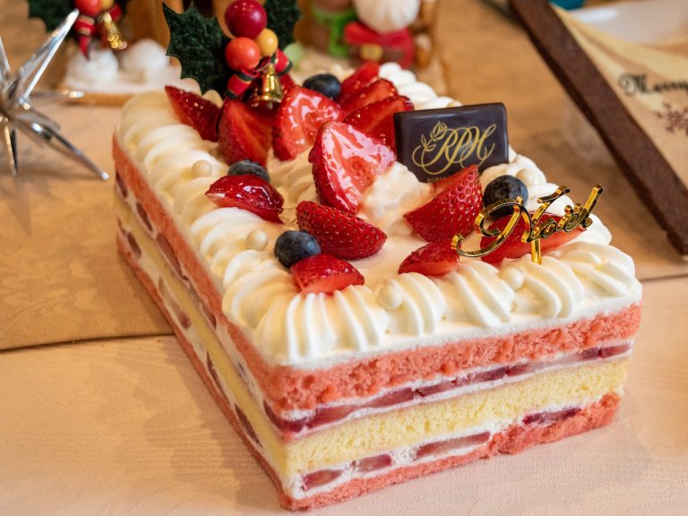 ロイヤルパークホテル 年新作のクリスマスケーキで 聖夜を華やかに彩って Food Hanako Tokyo