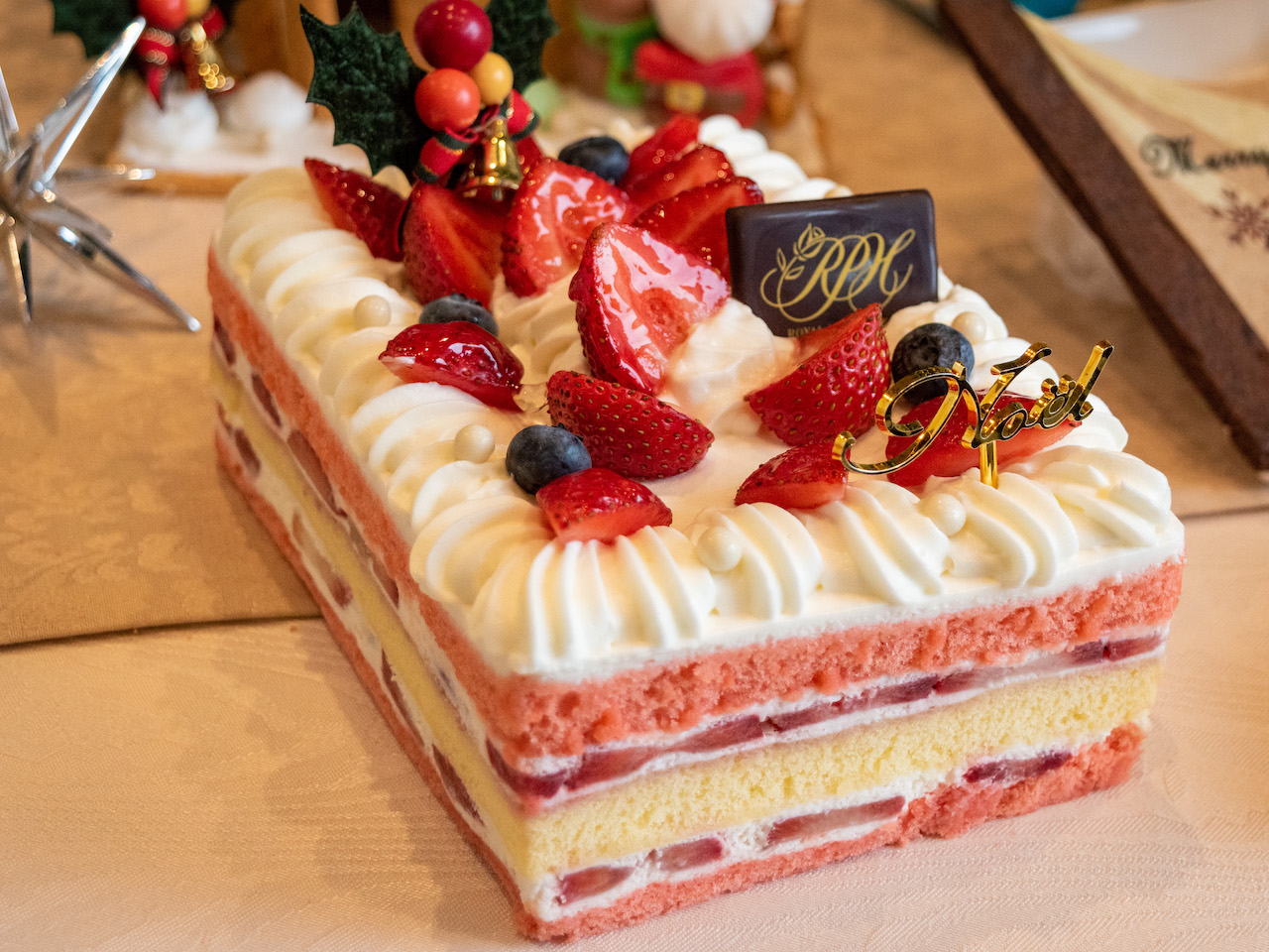 「クリスマスショートケーキ」（L）4,500円、（S）3,000円。※店頭販売あり