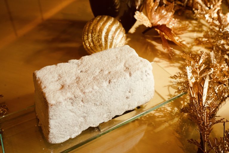 「シュトーレン」4,000円。17×8cm。この焼き菓子のみ12月1日から店頭販売を開始。