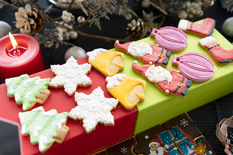 「アイシングクッキー」クリスマスツリー/雪の結晶/ベル/クリスマスボール/ブーツ 各520円、サンタクロース 550円。