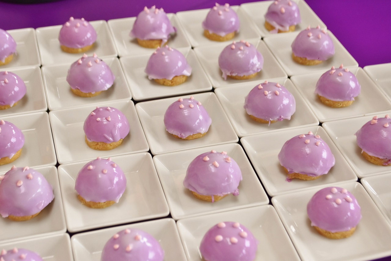 「紫キノコのレアチーズケーキ」。