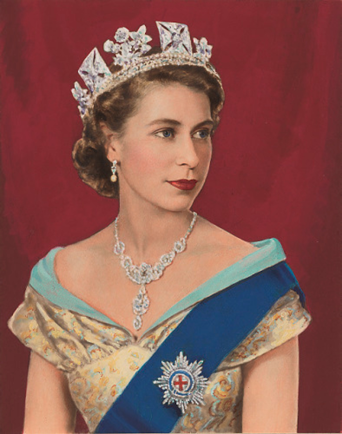《エリザベス2世》Queen Elizabeth II by Dorothy Wilding, hand-coloured by Beatrice Johnson（1952）©William Hustler and Georgina Hu stler / National Portrait Gallery