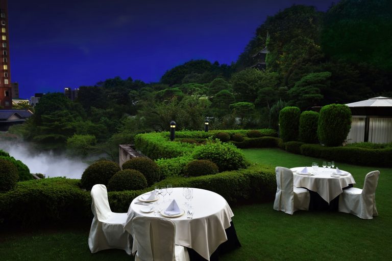 「東京雲海 GARDEN TERRACE DINNER」テラス席の様子。 20.08cz_445t-9