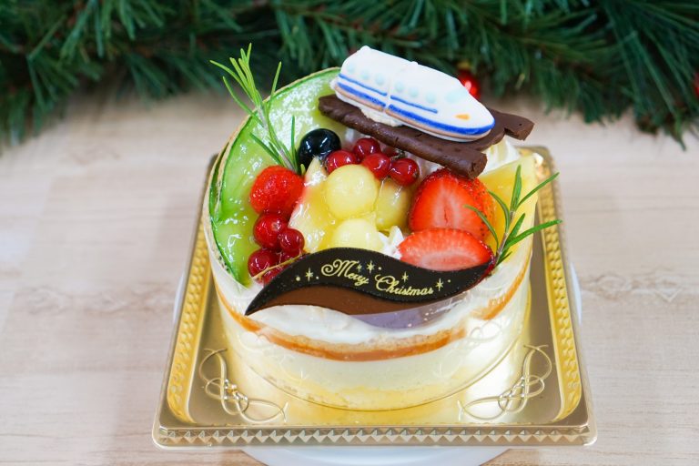 グランスタ東京 のクリスマスフェアが11月よりスタート Suicaのペンギンや新幹線モチーフのケーキも Report Hanako Tokyo