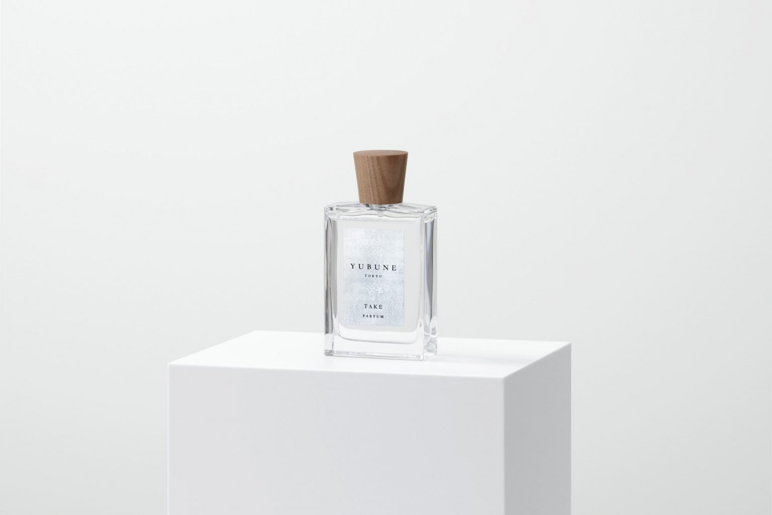 「PARFUM（香水）」75ml 19,800円（税込）。