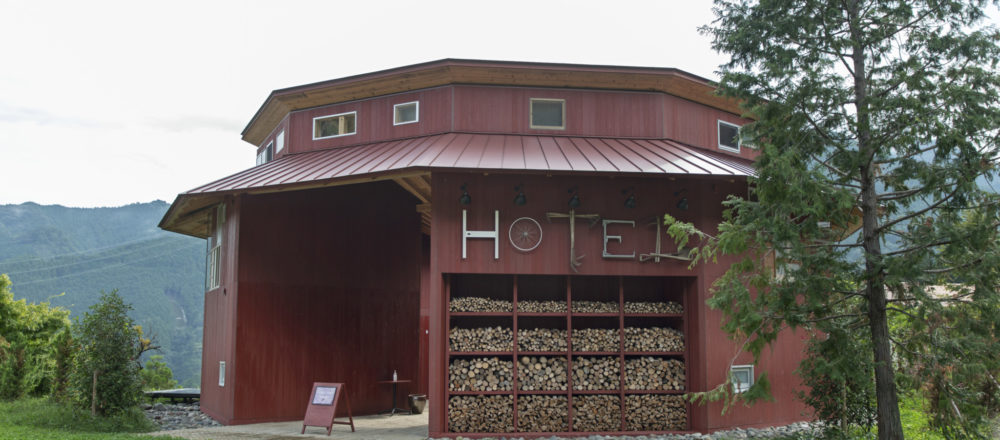泊まることで町の人と同じ感覚になれるホテル〈HOTEL WHY〉も。今、注目を集めている徳島県・上勝町が実践する「ゼロ・ウェイスト」って?