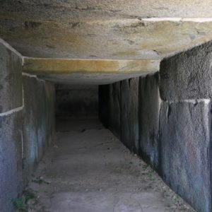 横穴式石室の羨道。