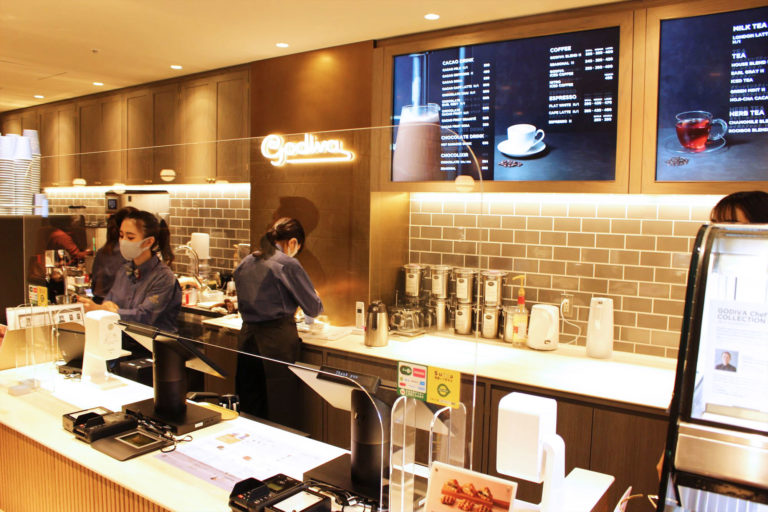 〈GODIVA café Tokyo〉。