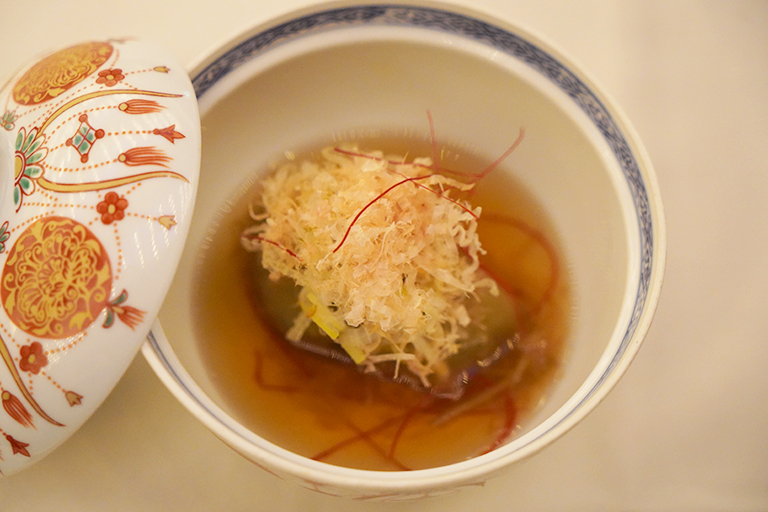 「ホテル椿山荘東京伝統の味 米茄子の鴫炊き」。