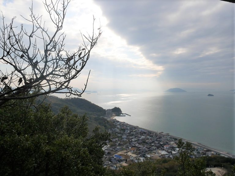 小瀬石鎚神社から見える小豆島の西端の景色。