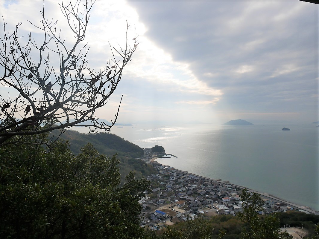 小瀬石鎚神社から見える小豆島の西端の景色。