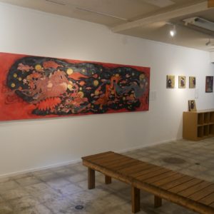 1階は購入できる現代アート作品を展示。