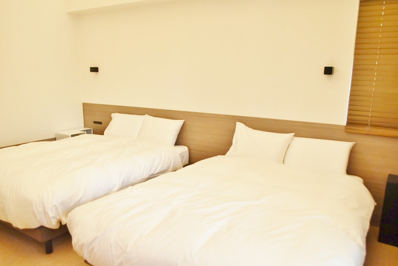 寝具は〈西川〉のデュべ、ふとん、〈エアウィーブ〉の枕、ベッドマットレスを使用しています。