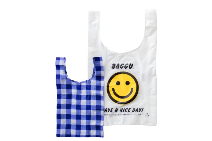 〈バグゥ スタンダード〉の「折り畳みバッグ」…Standard bag 1,800円、Baby bag 1,500円（共にバグゥ／モットハウス・トーキョー 03-6325-2593）