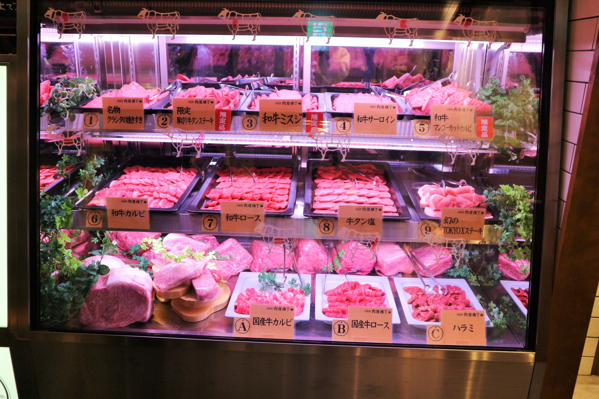 秋葉原に新オープンの 肉屋横丁 は 精肉店スタイル で国産和牛が食べ放題 Report Hanako Tokyo