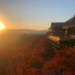 清水寺と紅葉と夕日。心が洗われました。