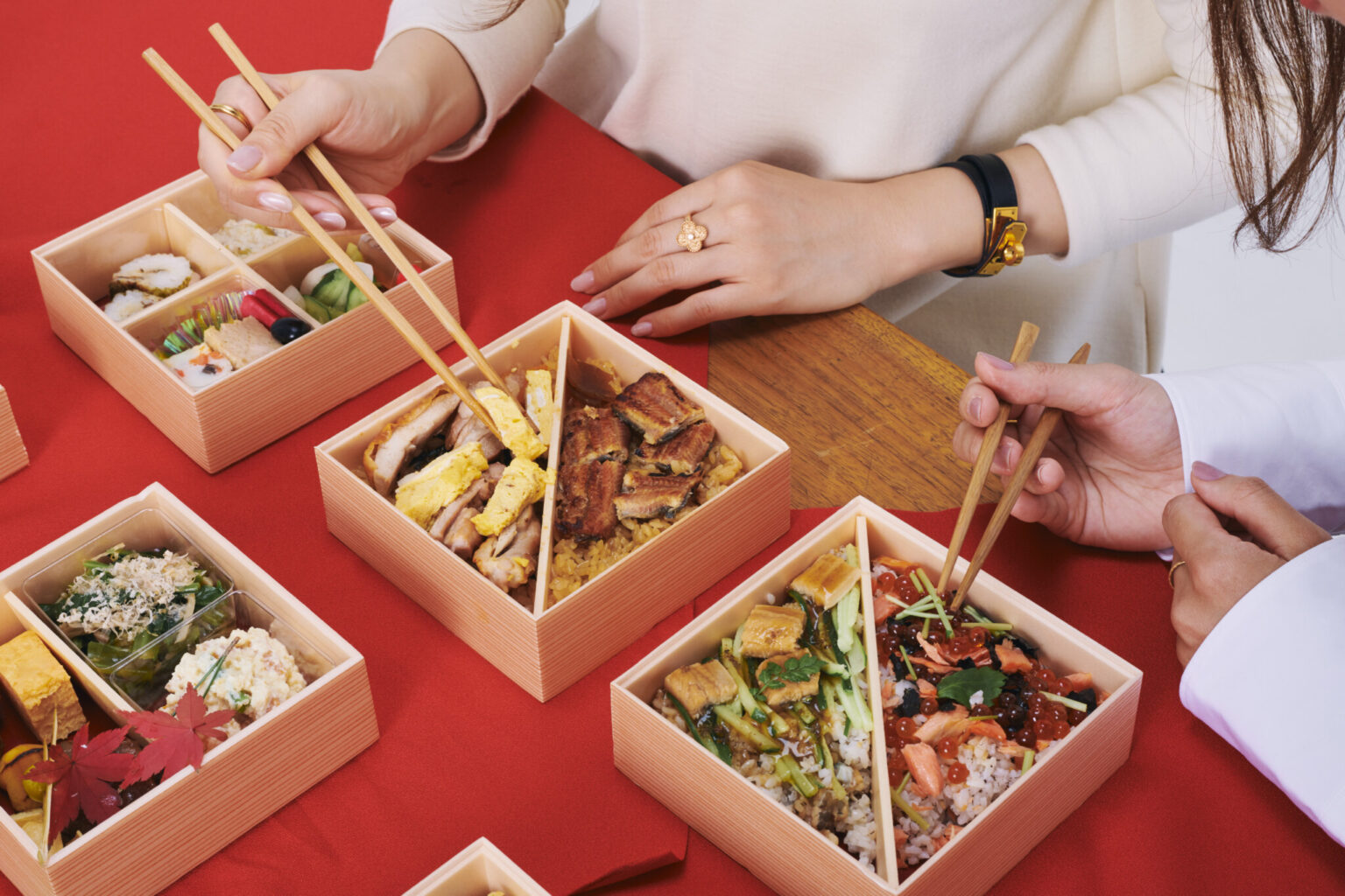 「食べ比べるとわかる各店それぞれの技！」（奈良さん）。こんな贅沢は「日本橋宴づつみ」ならでは。