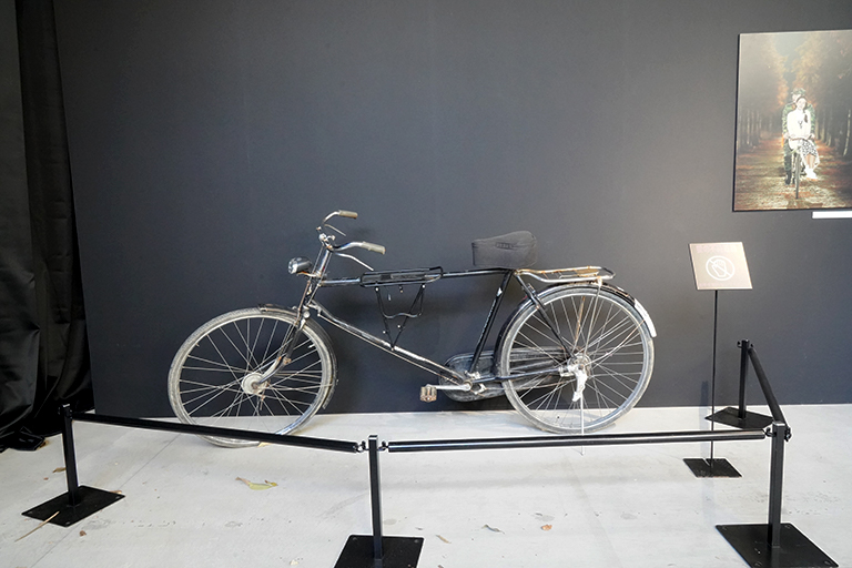 リ・ジョンヒョクとユン・セリが2人乗りした自転車も展示されています。
