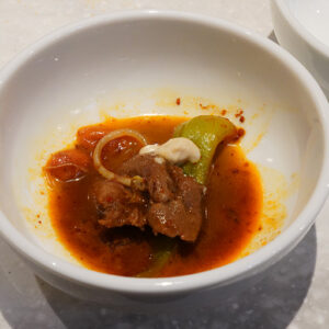 「麻辣スープ」に「芝麻醬」を加えると、辛さとごまの香りとマイルドさに箸が止まりません。