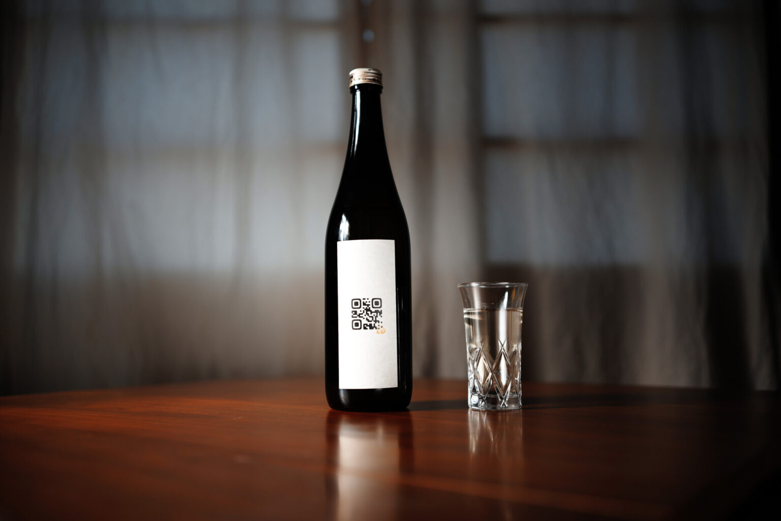 シンプルで美しい、佐賀の日本酒「Q」のパッケージ。720ml 2,860円、1,800ml 5,720円。