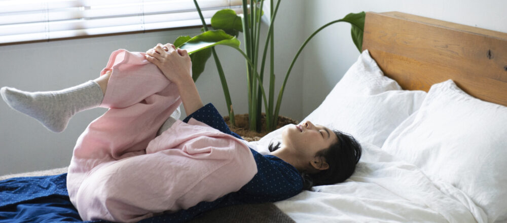 ベッドの上でできる簡単 朝ストレッチ ジムトレーナー直伝 寝起きストレッチで一日すっきり Lifestyle Hanako Tokyo