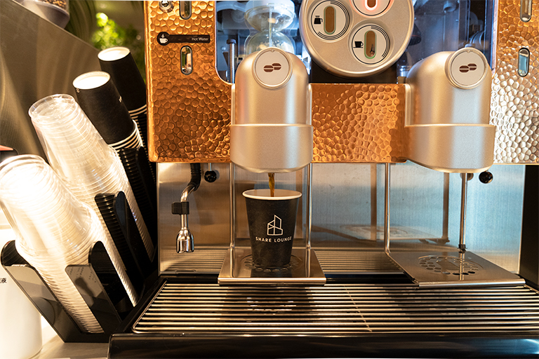 コーヒーは抽出方法が異なるマシンが複数用意されています。