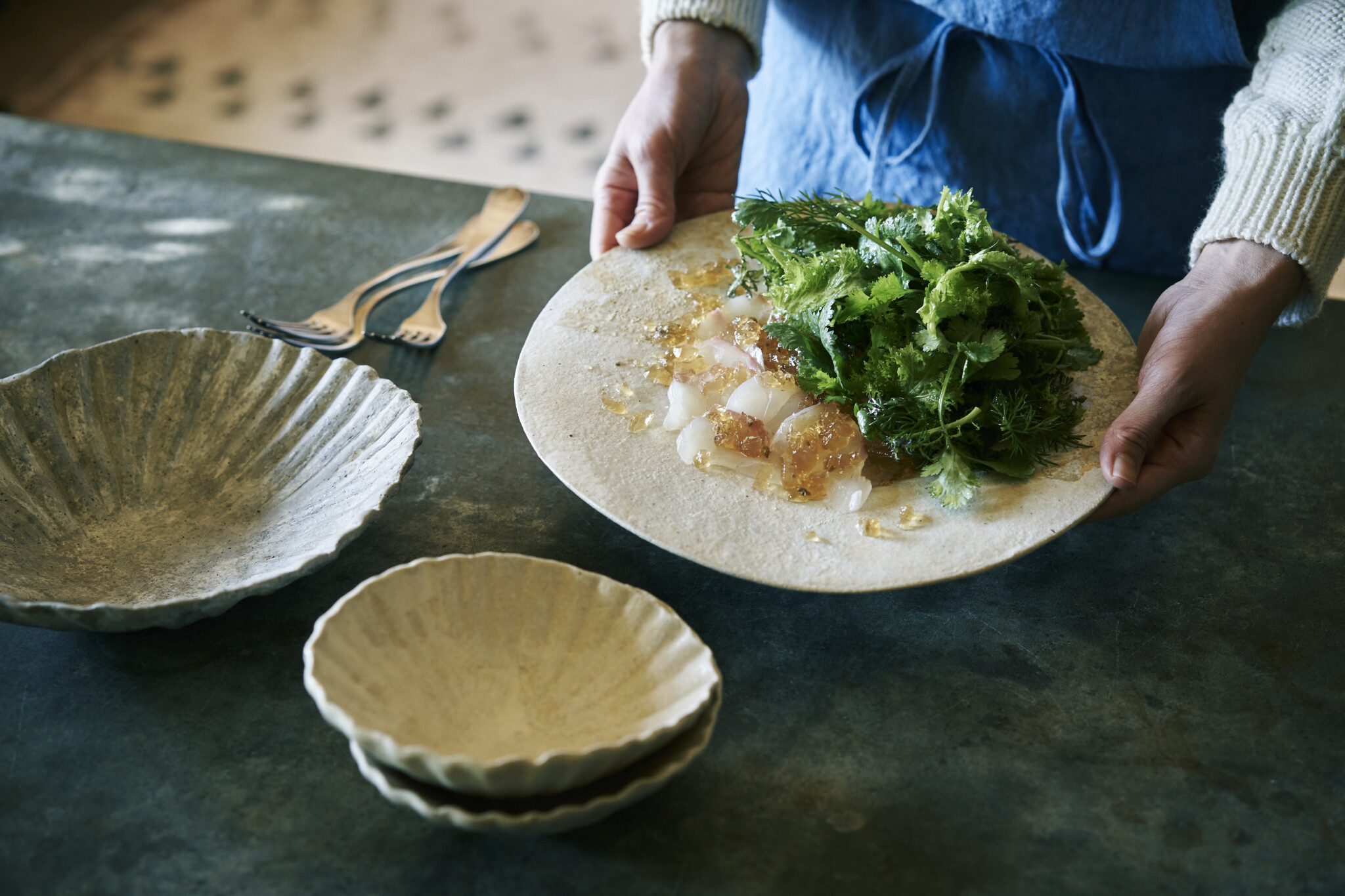 料理家・冷水希三子さんが注目する”器作家”とは？／“器上手”のテーブル