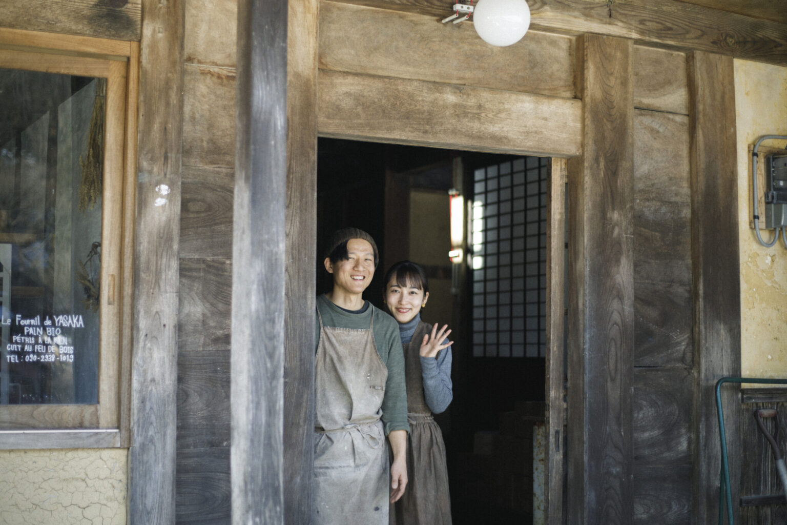 太田光軌さん・治恵さんご夫妻。ゼロから古民家を改装しての開業、火事、田舎暮らし…楽しいことも辛いことも２人で乗り越えてきた。