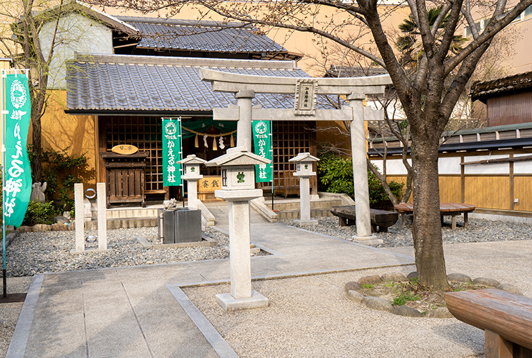 加恵瑠神社。よく見るとかえるのモチーフが！