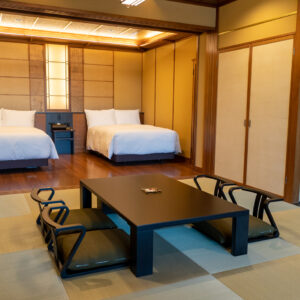 専有面積100平米のプレミアムスイート「嘉祥-Kasho-」和室とベッドルーム。