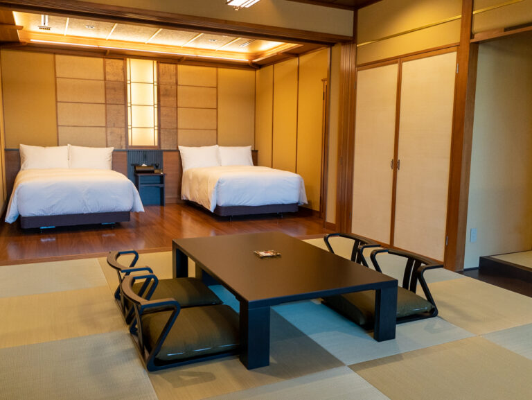 専有面積100平米のプレミアムスイート「嘉祥-Kasho-」和室とベッドルーム。