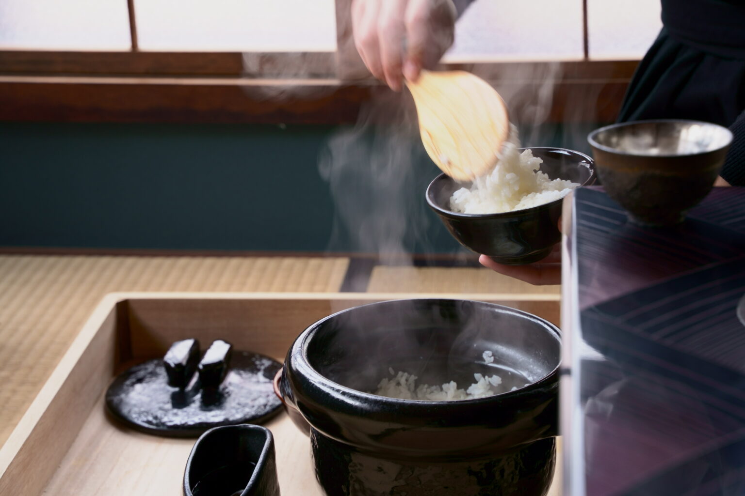 土鍋で炊いたご飯は、香りも豊か。