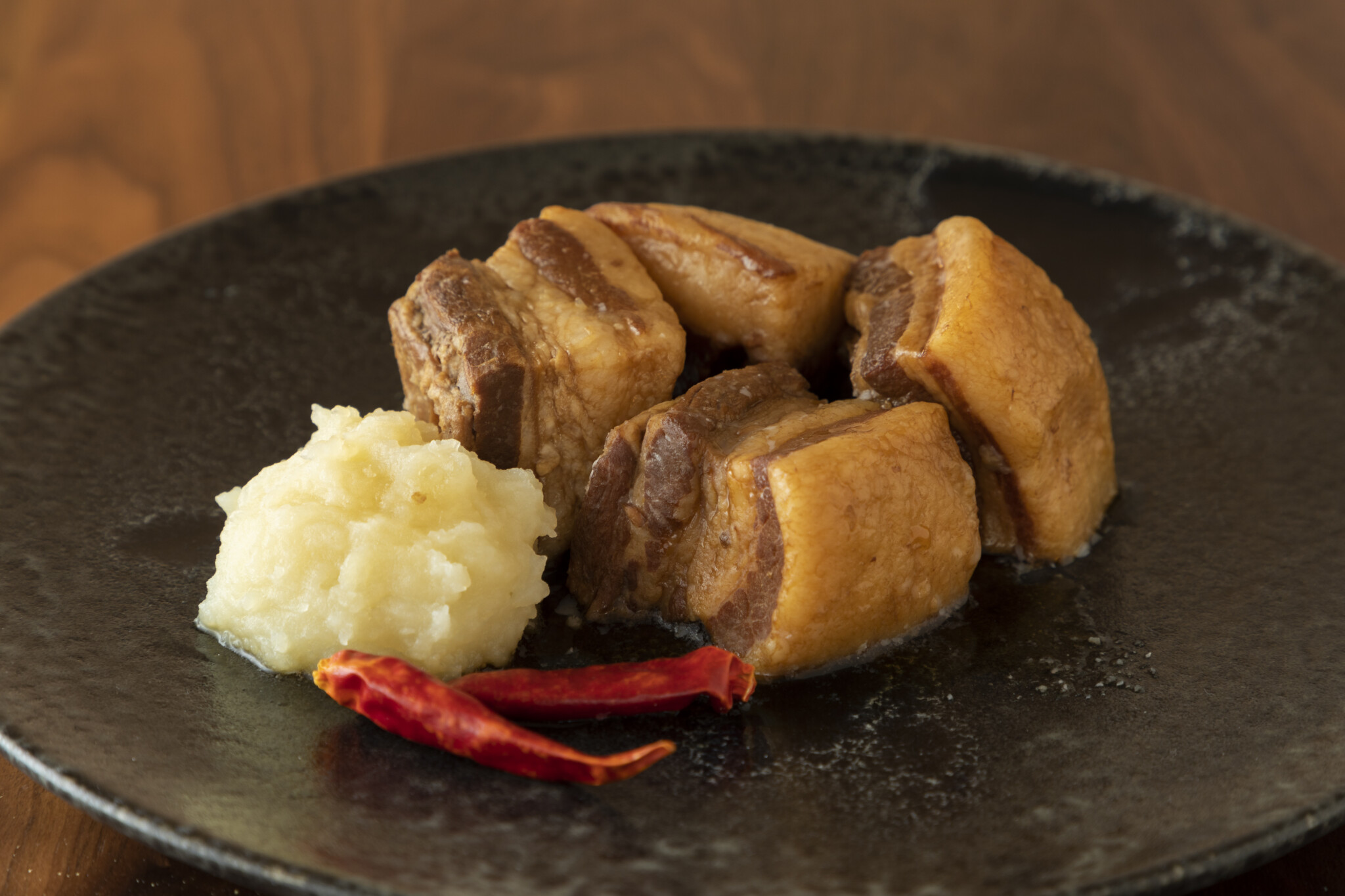 〈たかむら〉豚の角煮 3,240円 120g / 6,480円 240g(送料別)。