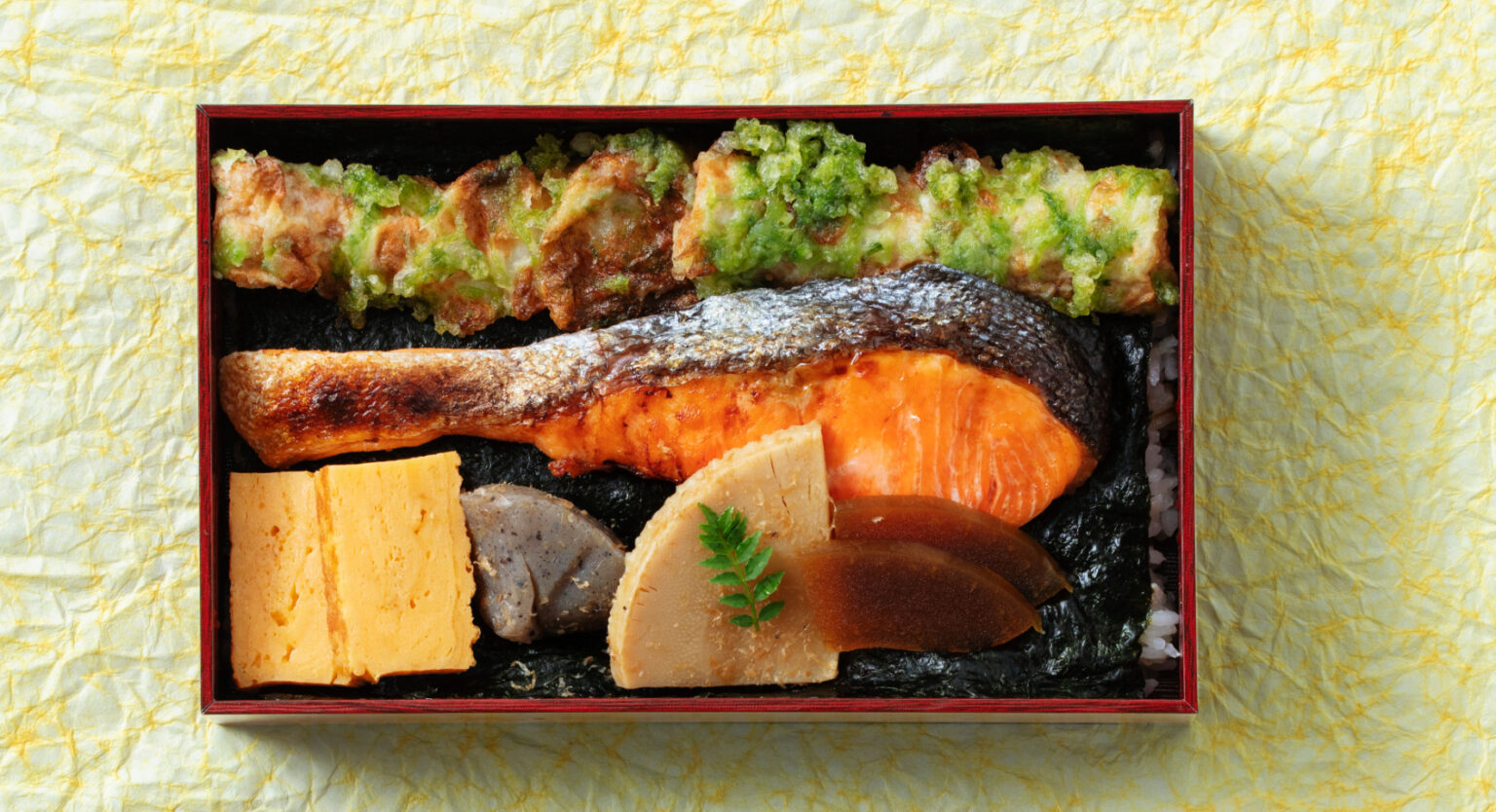 特製海苔弁当1,000円。銀鮭の塩焼きをはじめ、人気の和惣菜が贅沢に。