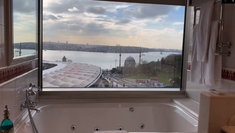 〈ザ・リッツ・カールトン イスタンブール〉からの眺め。
