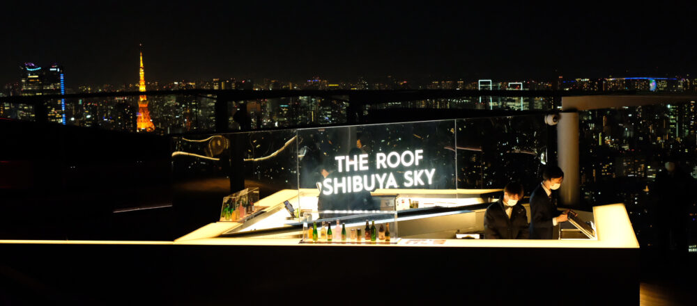 渋谷の夜景を一望 開放的な期間限定ルーフトップバー The Roof Shibuya Sky ザ ルーフ 渋谷スカイ が登場 Report Hanako Tokyo
