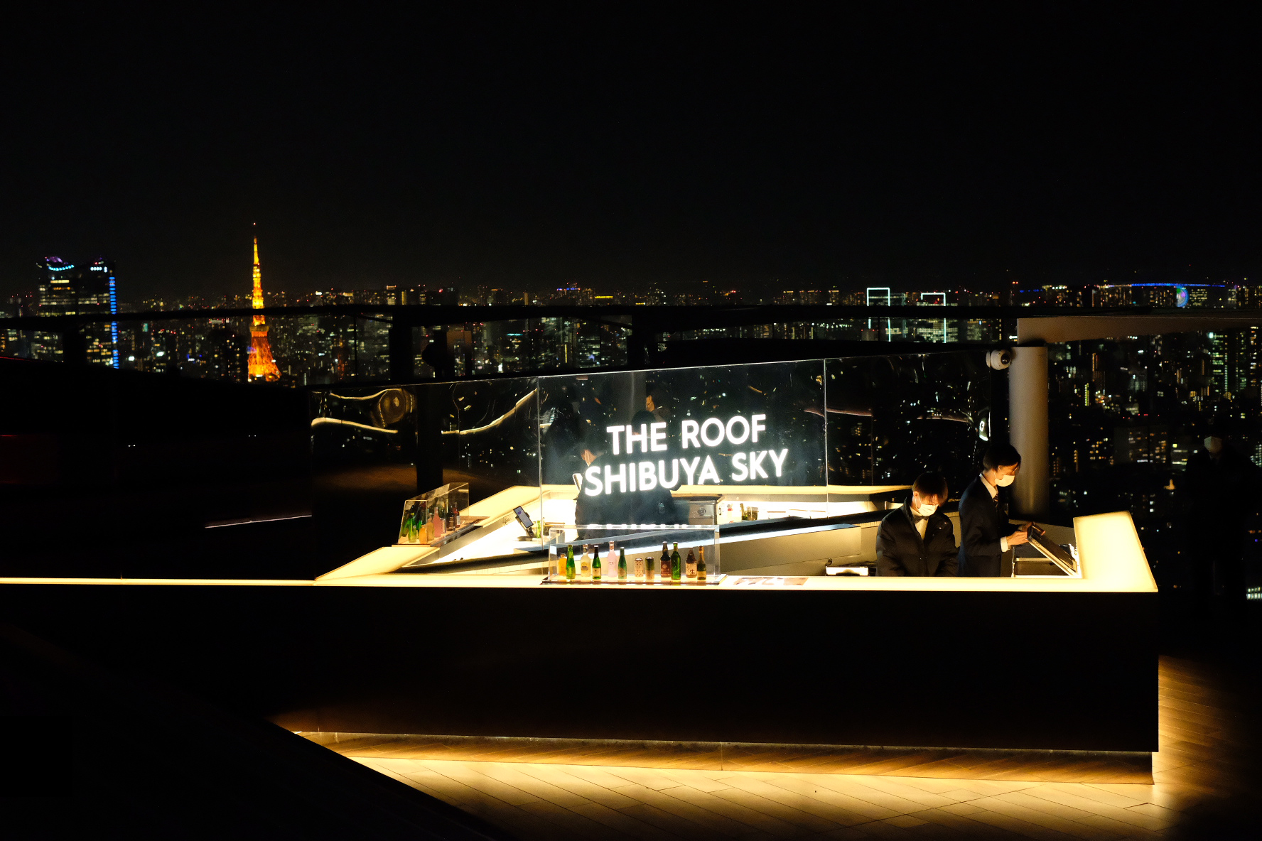 渋谷の夜景を一望 開放的な期間限定ルーフトップバー The Roof Shibuya Sky ザ ルーフ 渋谷スカイ が登場 Report Hanako Tokyo
